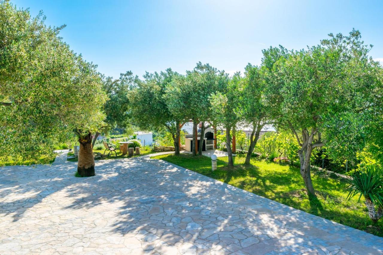 Apartments Anka Кампор Экстерьер фото